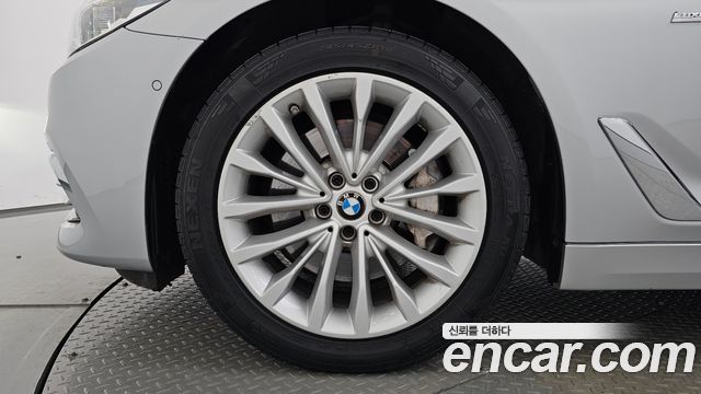 BMW 5-Series 2018 — photo 5