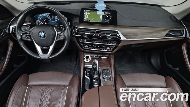 BMW 5-Series 2018 — photo 10