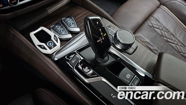 BMW 5-Series 2018 — photo 12