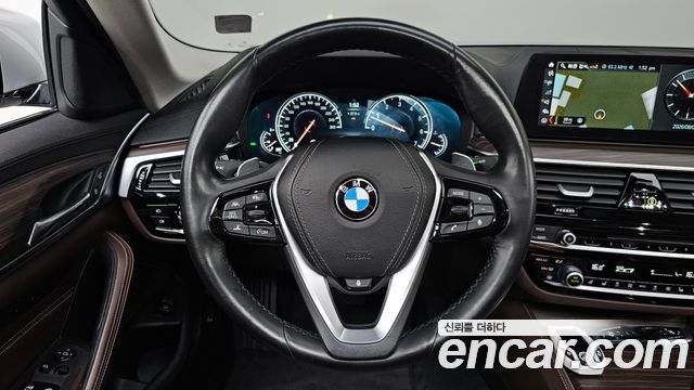 BMW 5-Series 2018 — photo 19
