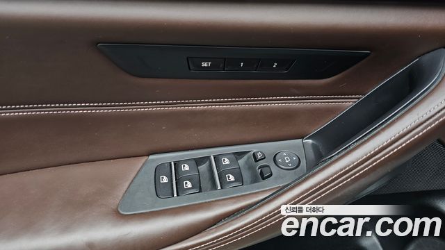 BMW 5-Series 2018 — photo 26