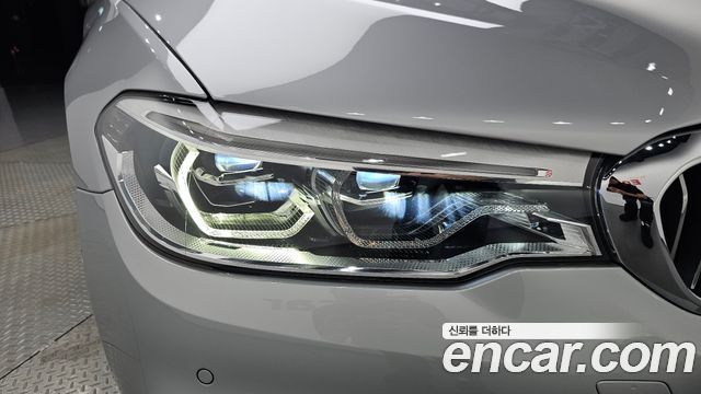 BMW 5-Series 2018 — photo 8