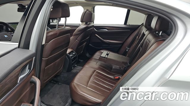 BMW 5-Series 2018 — photo 16