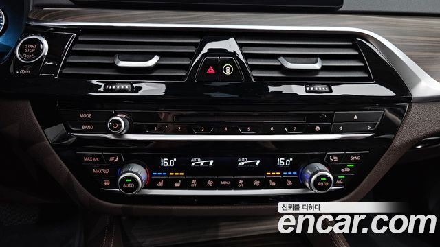 BMW 5-Series 2018 — photo 27