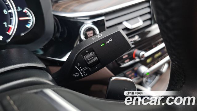 BMW 5-Series 2018 — photo 29