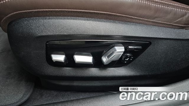 BMW 5-Series 2018 — photo 30