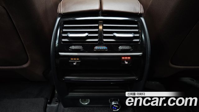 BMW 5-Series 2018 — photo 31