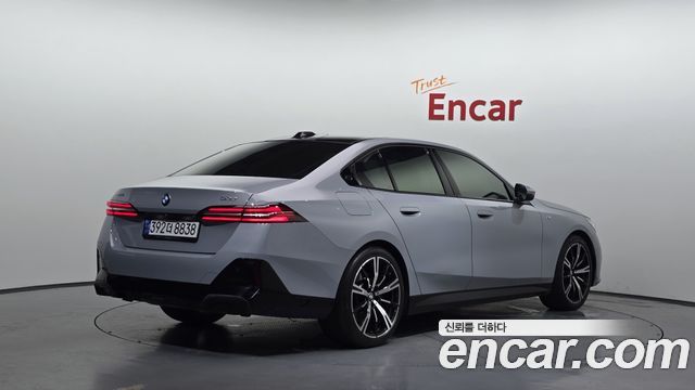 BMW 5-Series 2024 — photo 2