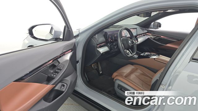 BMW 5-Series 2024 — photo 13