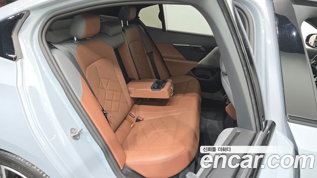 BMW 5-Series 2024 — photo 17