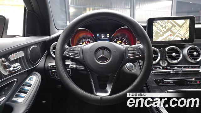 Mercedes-Benz GLC-Class 2016 — photo 13