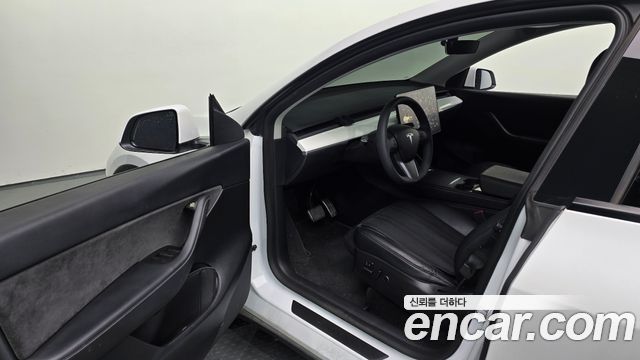 Tesla Model Y 2022 — photo 11