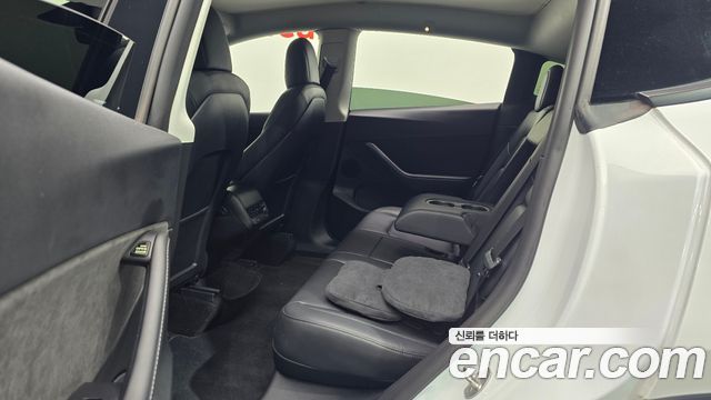 Tesla Model Y 2022 — photo 12