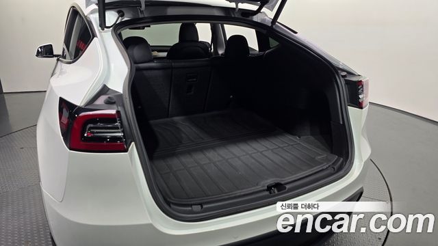 Tesla Model Y 2022 — photo 17