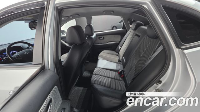 Hyundai AVANTE 2010 — photo 18