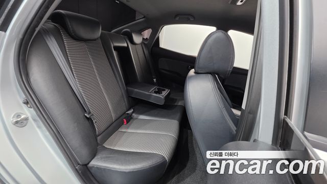 Hyundai AVANTE 2010 — photo 19