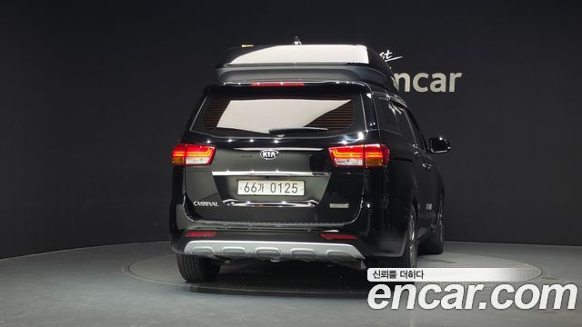Kia Canival 2016 — photo 4
