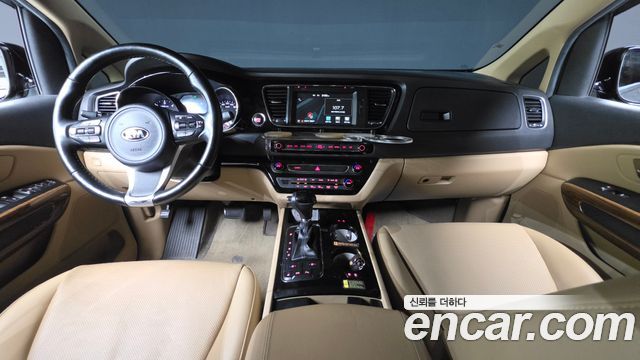 Kia Canival 2016 — photo 7