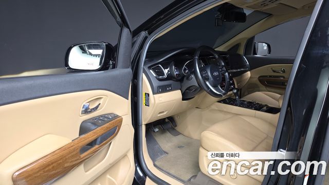Kia Canival 2016 — photo 10