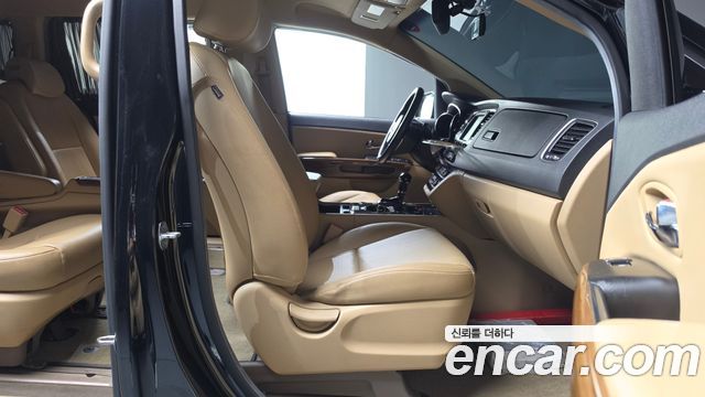 Kia Canival 2016 — photo 11
