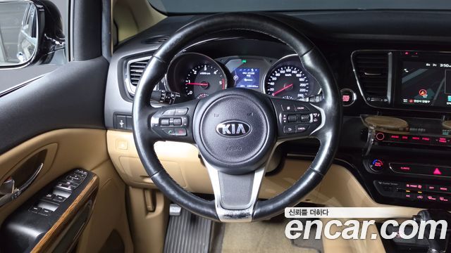Kia Canival 2016 — photo 13