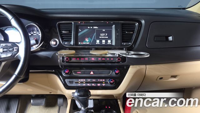 Kia Canival 2016 — photo 14