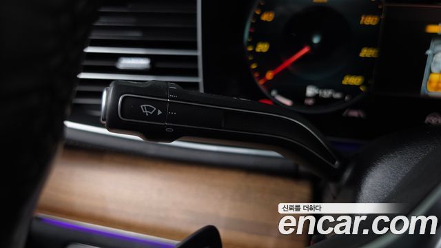Mercedes-Benz GLE-Class 2021 — photo 28