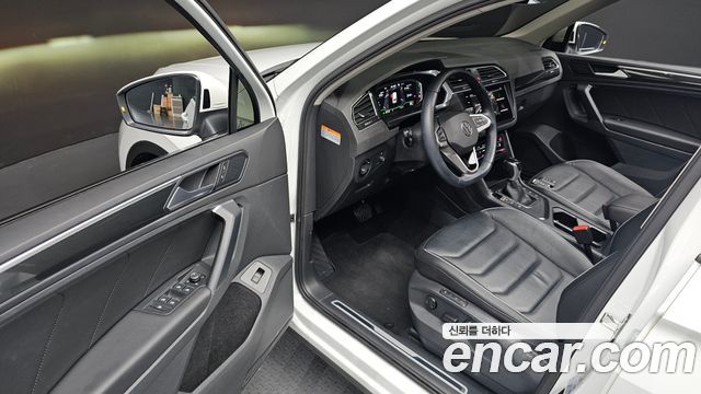 Volkswagen Tiguan 2022 — photo 13