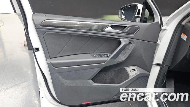 Volkswagen Tiguan 2022 — photo 14
