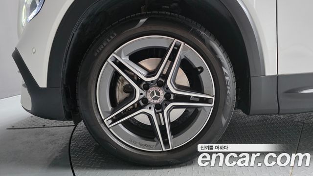 Mercedes-Benz GLB-Class 2023 — photo 5