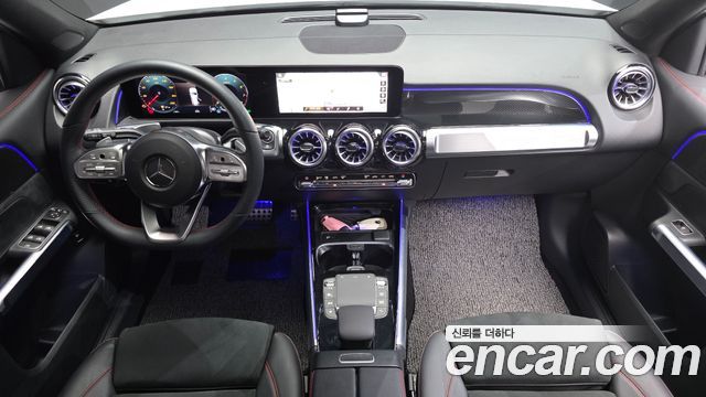 Mercedes-Benz GLB-Class 2023 — photo 10