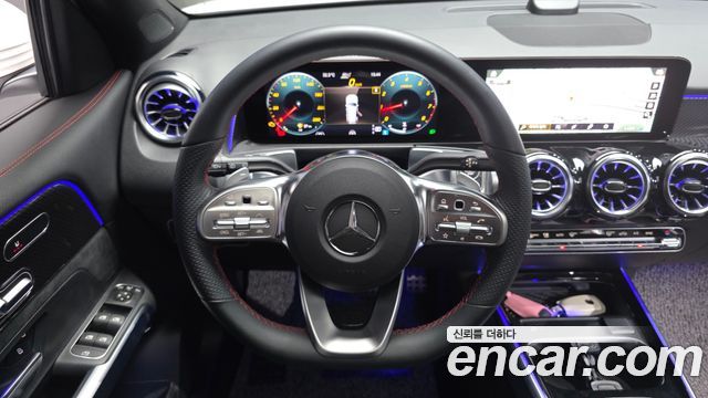 Mercedes-Benz GLB-Class 2023 — photo 20