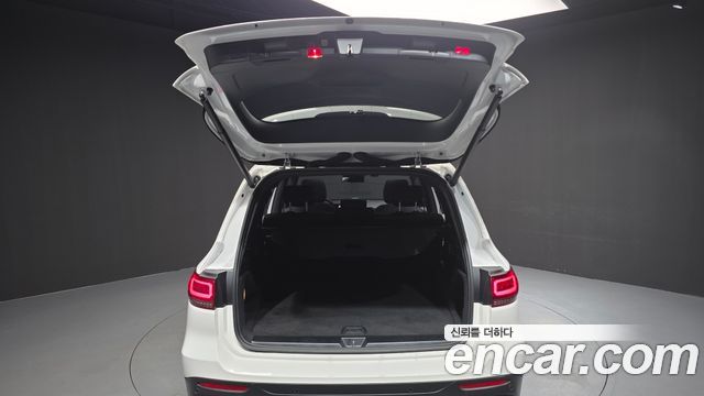 Mercedes-Benz GLB-Class 2023 — photo 23