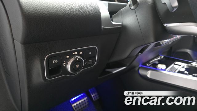 Mercedes-Benz GLB-Class 2023 — photo 26
