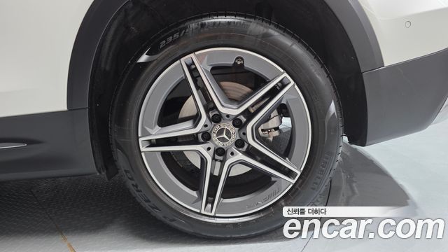 Mercedes-Benz GLB-Class 2023 — photo 7