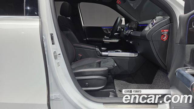Mercedes-Benz GLB-Class 2023 — photo 16