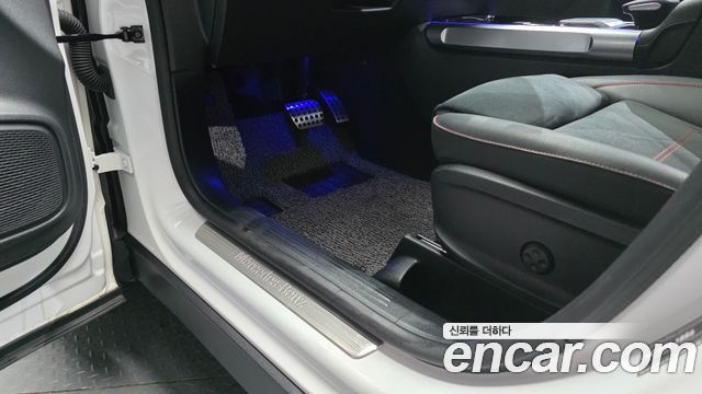 Mercedes-Benz GLB-Class 2023 — photo 29