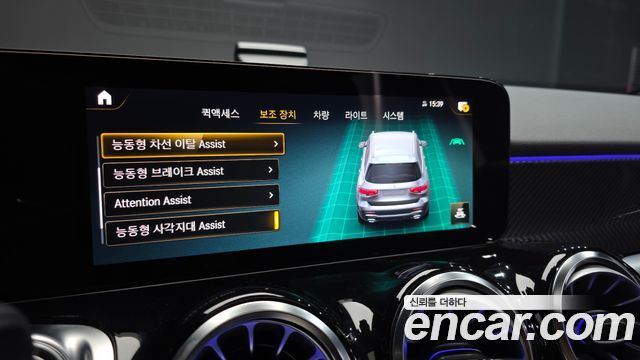 Mercedes-Benz GLB-Class 2023 — photo 30