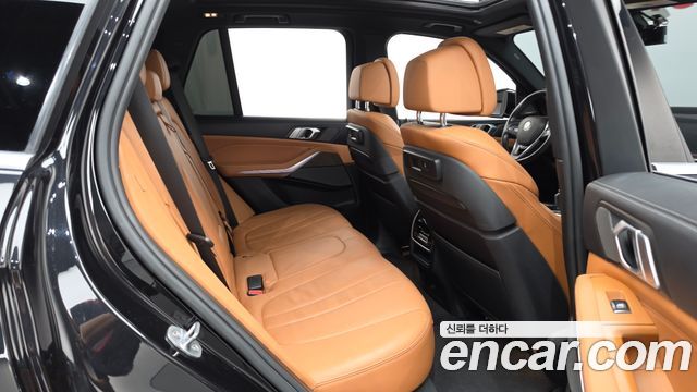 BMW X5 2019 — photo 17