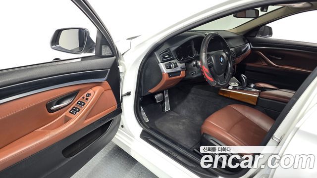 BMW 5-Series 2014 — photo 13