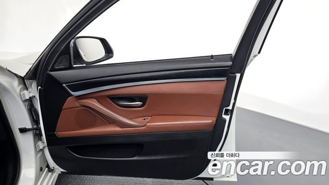 BMW 5-Series 2014 — photo 14