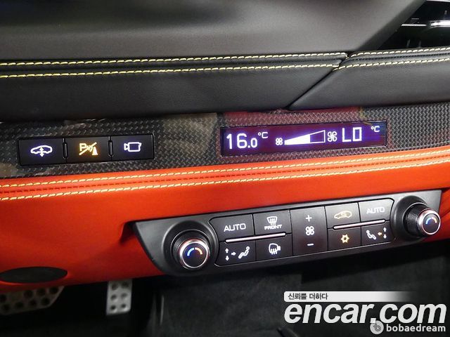 Ferrari F8 2020 — photo 19