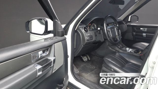 Land Rover Discovery 2014 — photo 17