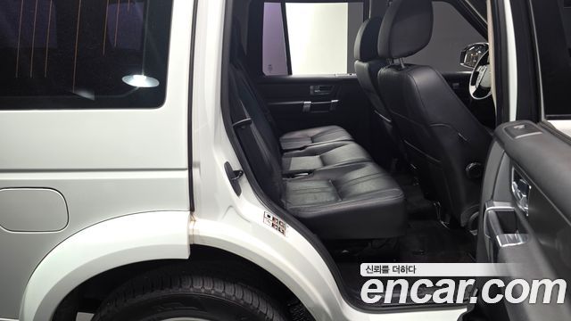 Land Rover Discovery 2014 — photo 18