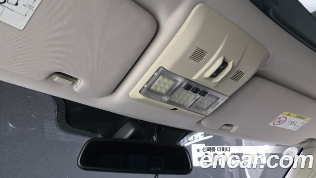 Land Rover Discovery 2014 — photo 23