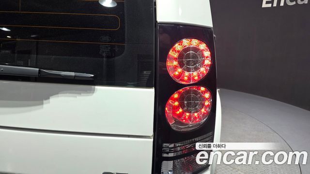Land Rover Discovery 2014 — photo 9