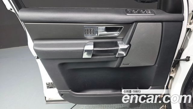 Land Rover Discovery 2014 — photo 14