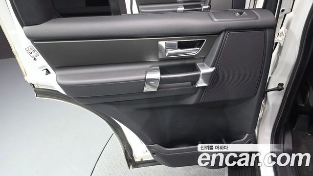 Land Rover Discovery 2014 — photo 15
