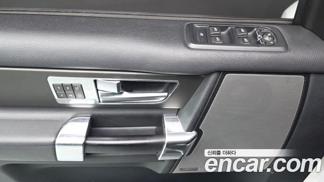 Land Rover Discovery 2014 — photo 27