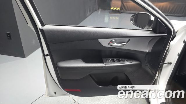 Kia K3 2022 — photo 14